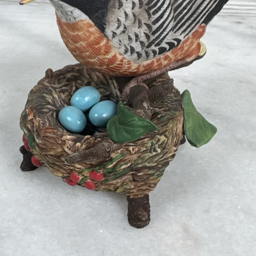 Robin Bird On Nest Eggs Ceramic Figurine Crystal Cathedral 